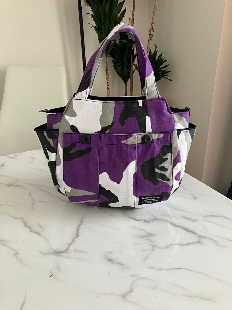 822ＣＫＡのカカ　大きめ迷彩柄デニムリメイクバック　ハンドメイド2点