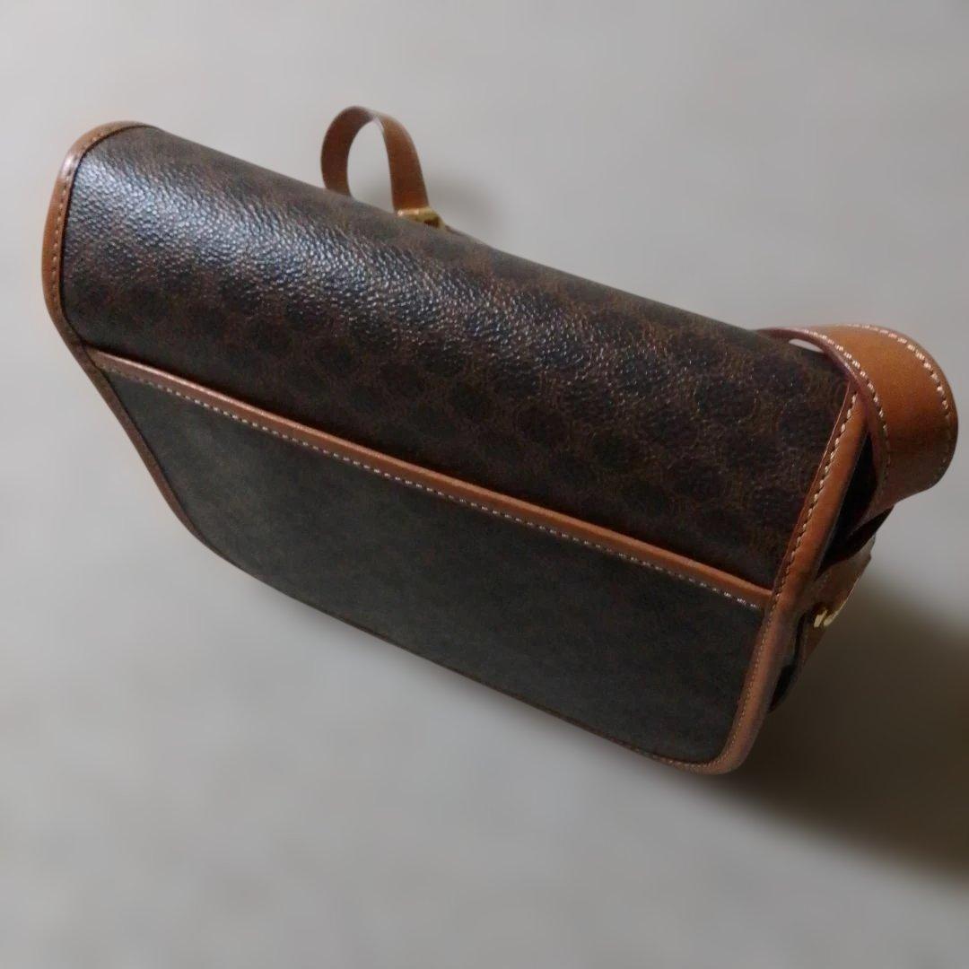 セリーヌ　ショルダーバッグ フラップ付き