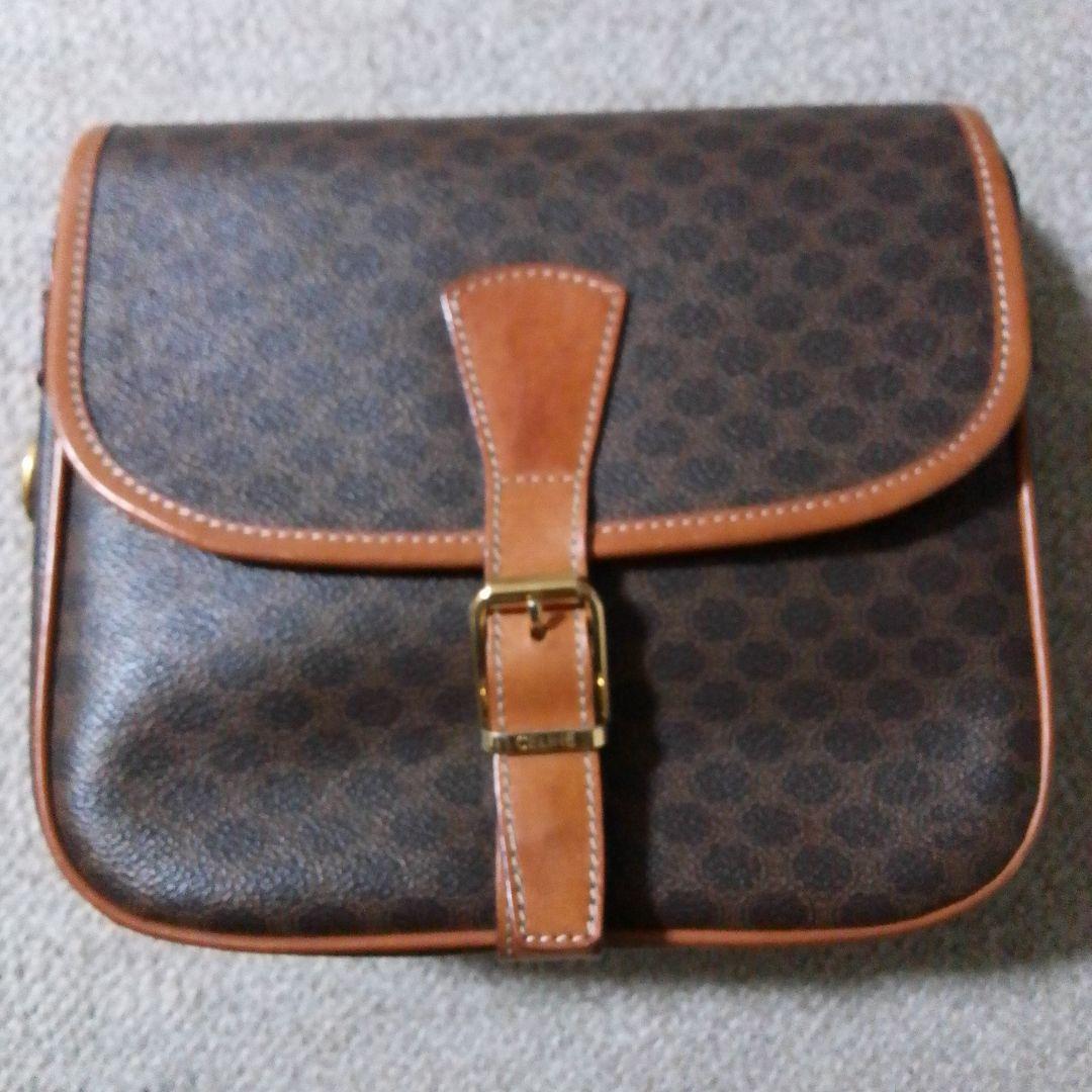 セリーヌ　ショルダーバッグ フラップ付き