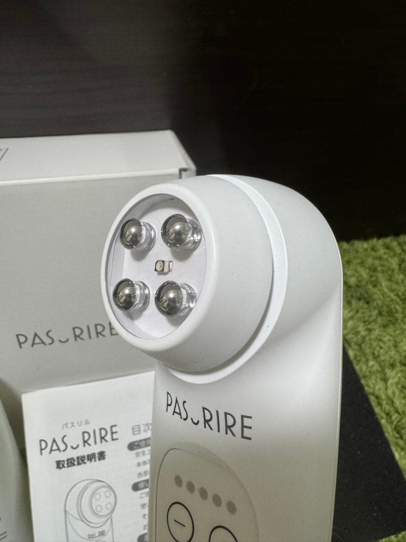 パスリル　PASRIRE 美顔器　　クリアリングウォーター（美容液）付き