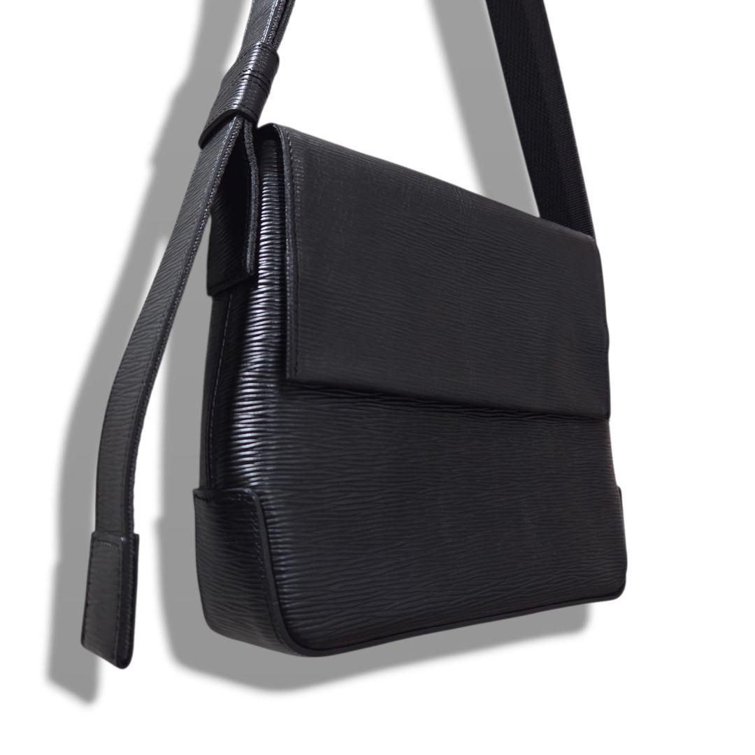 【極美品】aniary アニアリ　ウェーブレザー　ショルダーバッグ　ブラック