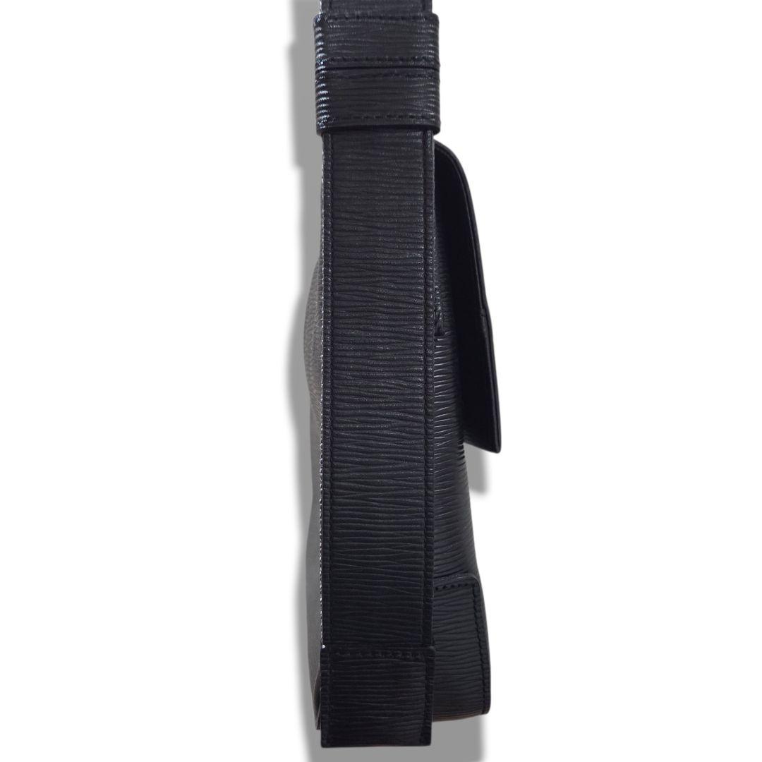 【極美品】aniary アニアリ　ウェーブレザー　ショルダーバッグ　ブラック