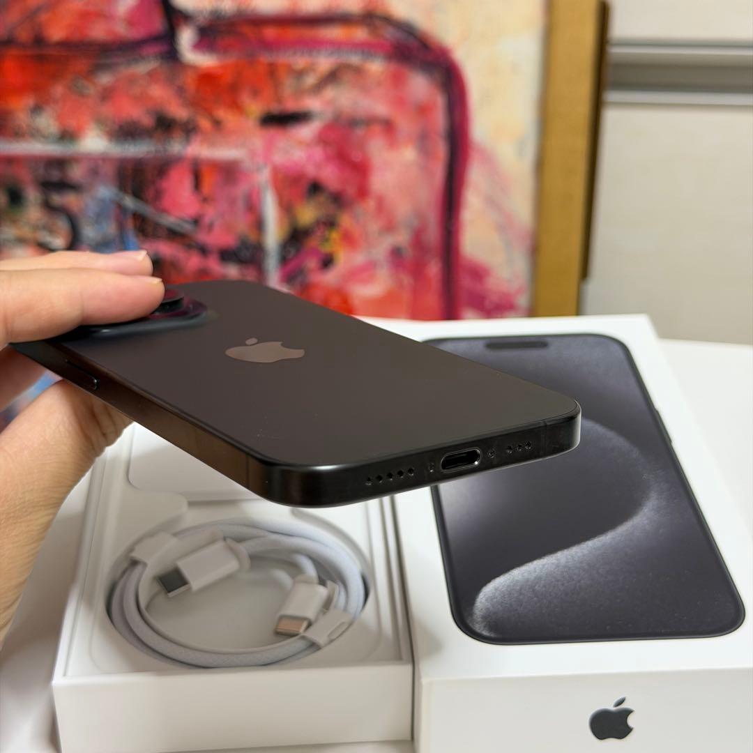 【傷なし美品】Apple iPhone15Pro 256GB ブラックチタニウム