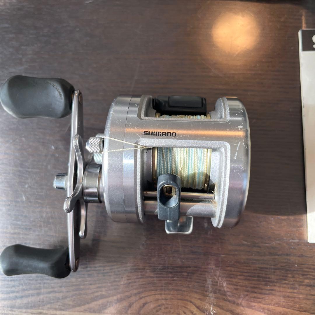 H*.様 【箱付・説明書／美品】シマノ カルカッタ200 SVS A-RB シル
