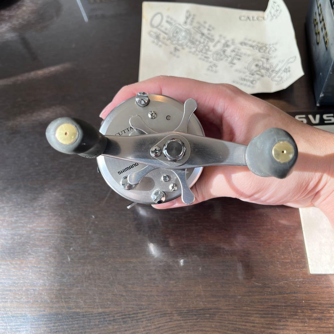 H*.様 【箱付・説明書／美品】シマノ カルカッタ200 SVS A-RB シル