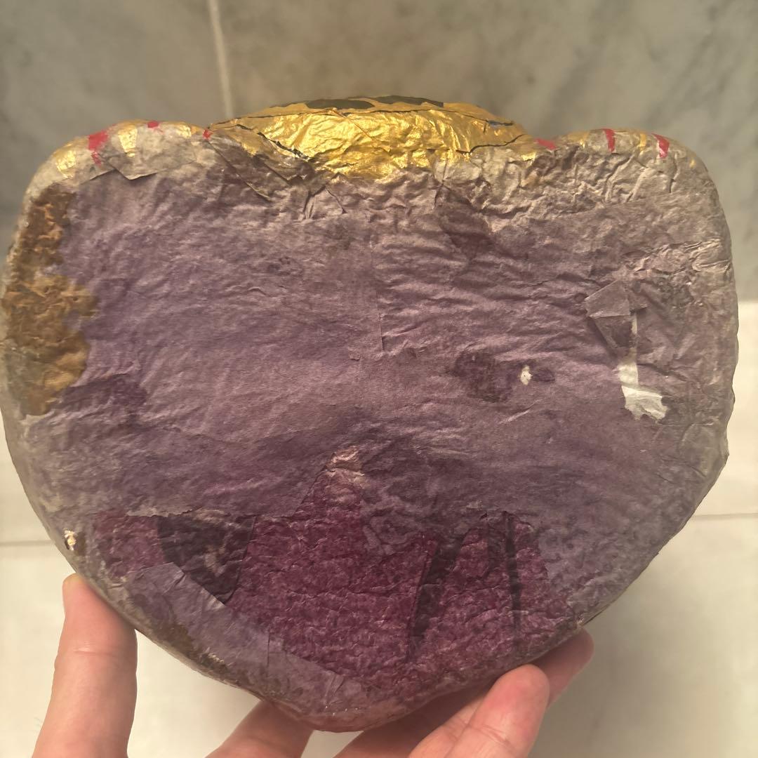 青が散る様ヴィンテージ大きな瞳や繊細に描かれた花模様の前掛けが美しい張子の招き猫