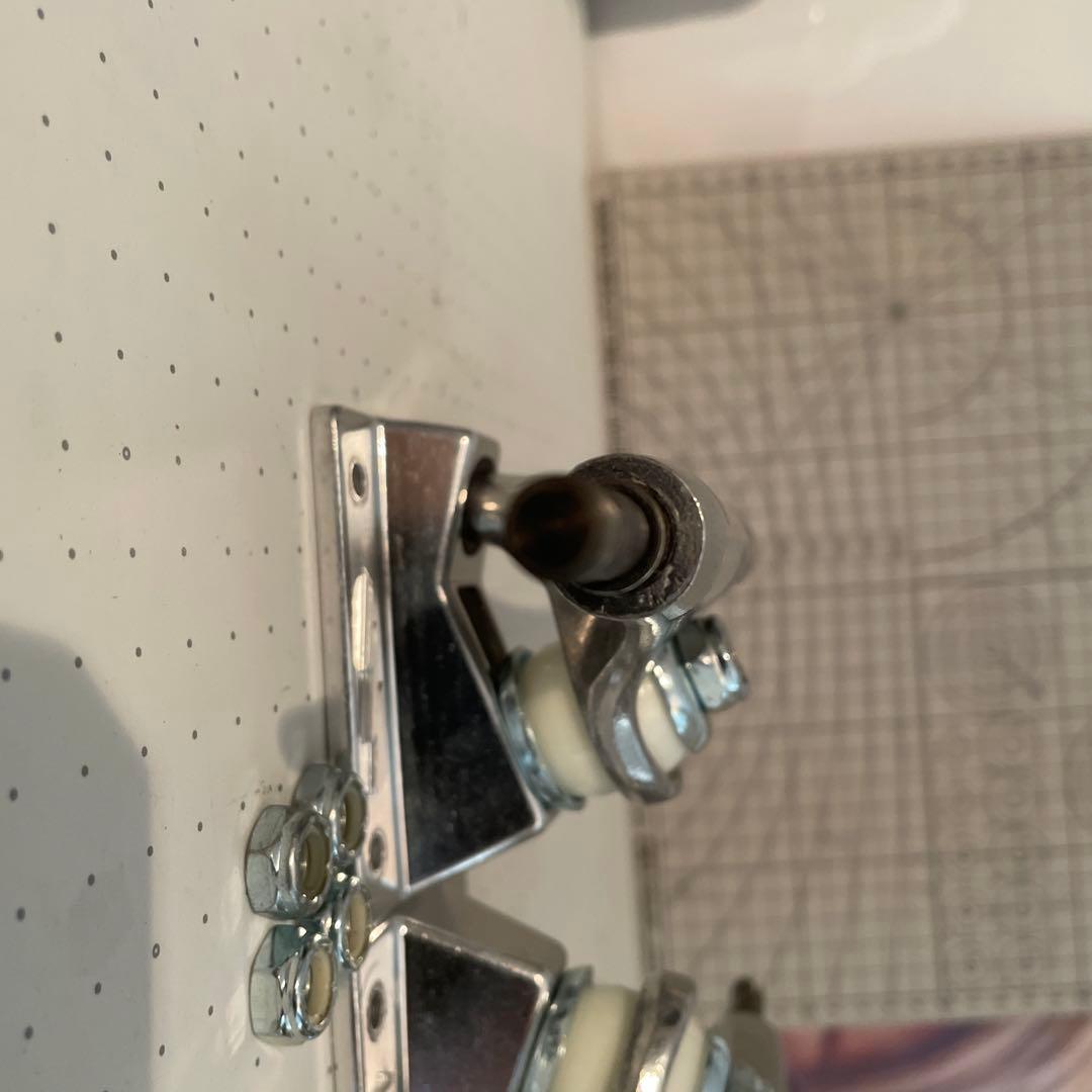 THUNDER スケボートラック TITANIUM LIGHTS 147 チタン