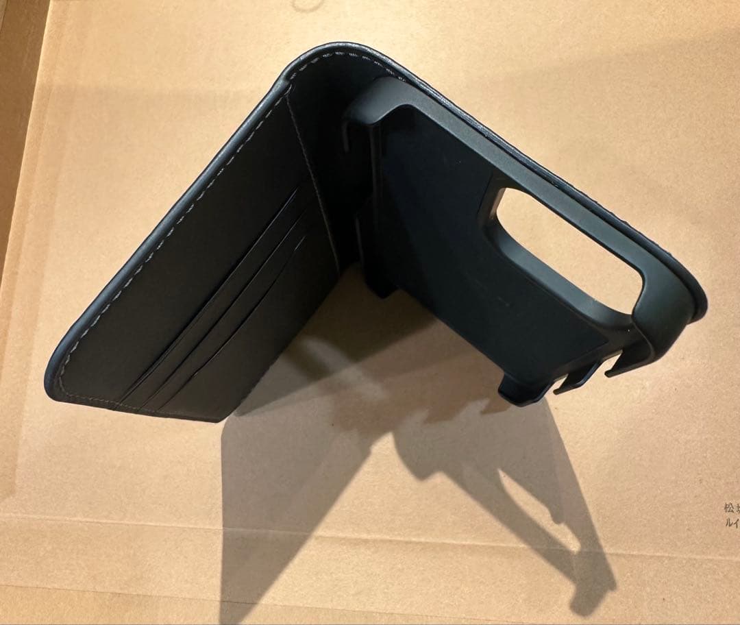 【極美品】COACH ブラックレザー手帳型iPhoneケース　6.7インチ