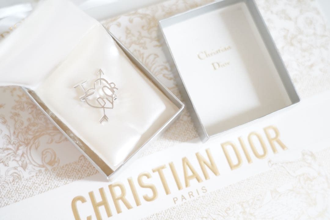 未使用に近い Dior　アイラブディオール ハートアンドアロー ブローチ