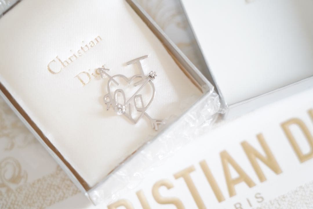 未使用に近い Dior　アイラブディオール ハートアンドアロー ブローチ