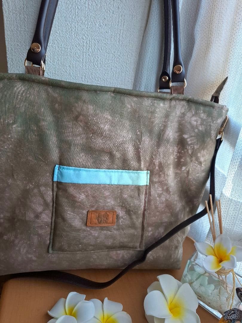 ハワイアンキルトバッグ　2WAYファスナー　ホヌ　ブルーロゴ　　革タグチャーム付