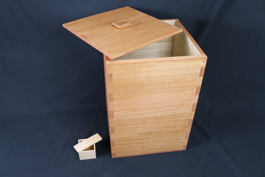 【新米の美味しさが長続き】最高峰　柿渋塗り　総桐米びつ