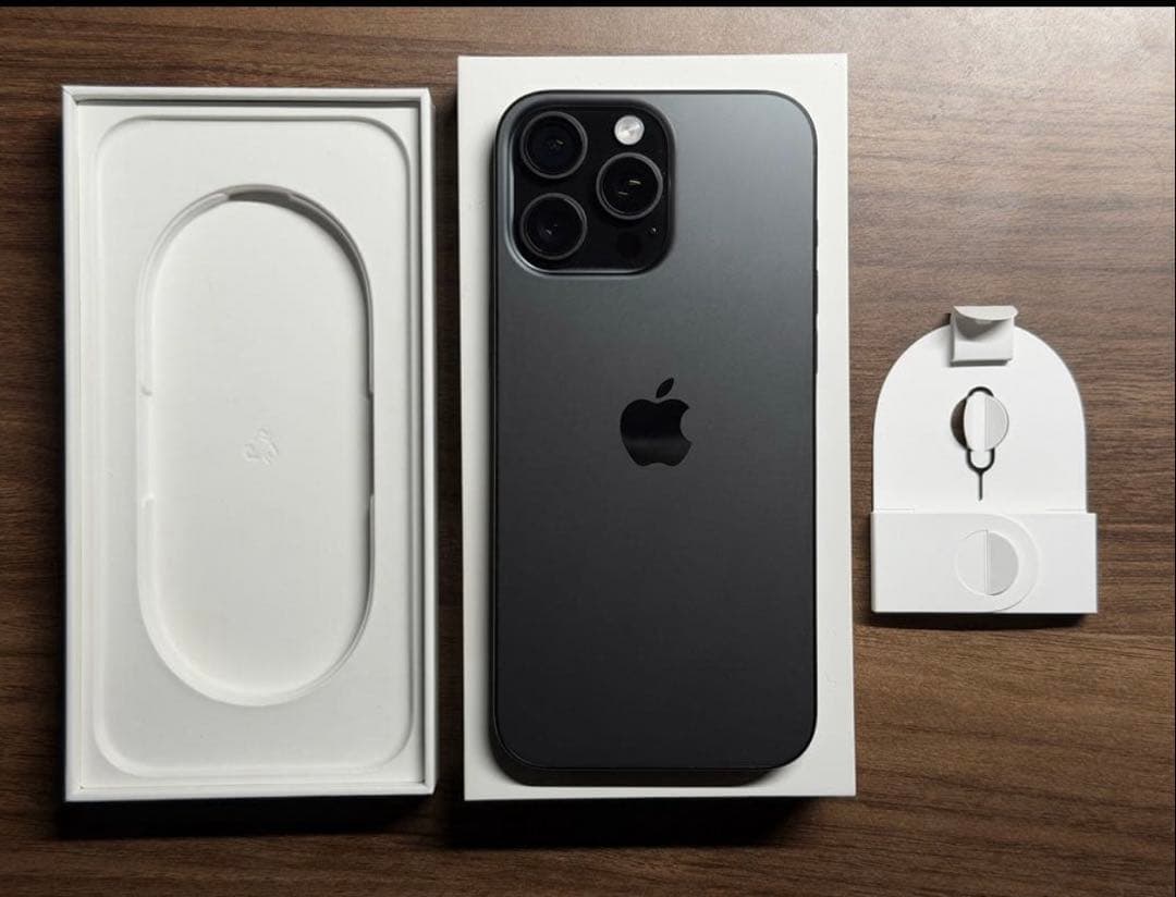 Apple iPhone 16 Pro Max ブラックチタニウム 本体 美品