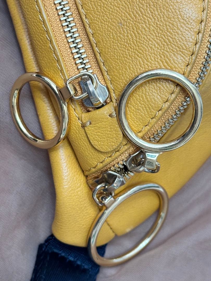 シーバイクロエ イエローボディバッグ