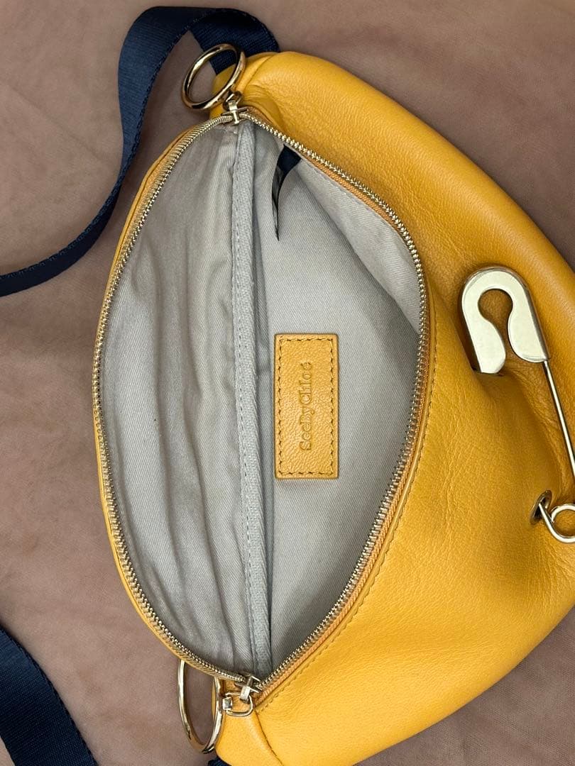 シーバイクロエ イエローボディバッグ