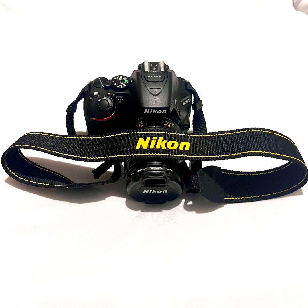 【未使用に近い】 D5600 ダブルズームキット 撮影280回 カメラバック付