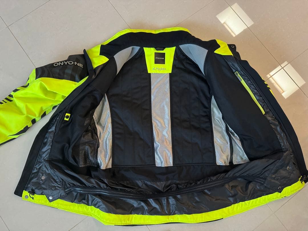 オンヨネ　デモ　スキーウェア Mサイズ　ブラック　イエロー