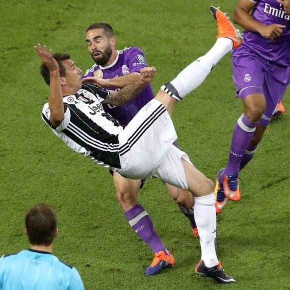 【匿名配送】【入手困難】16 17　ユーベ　 ユニホーム　adidas　白　黒