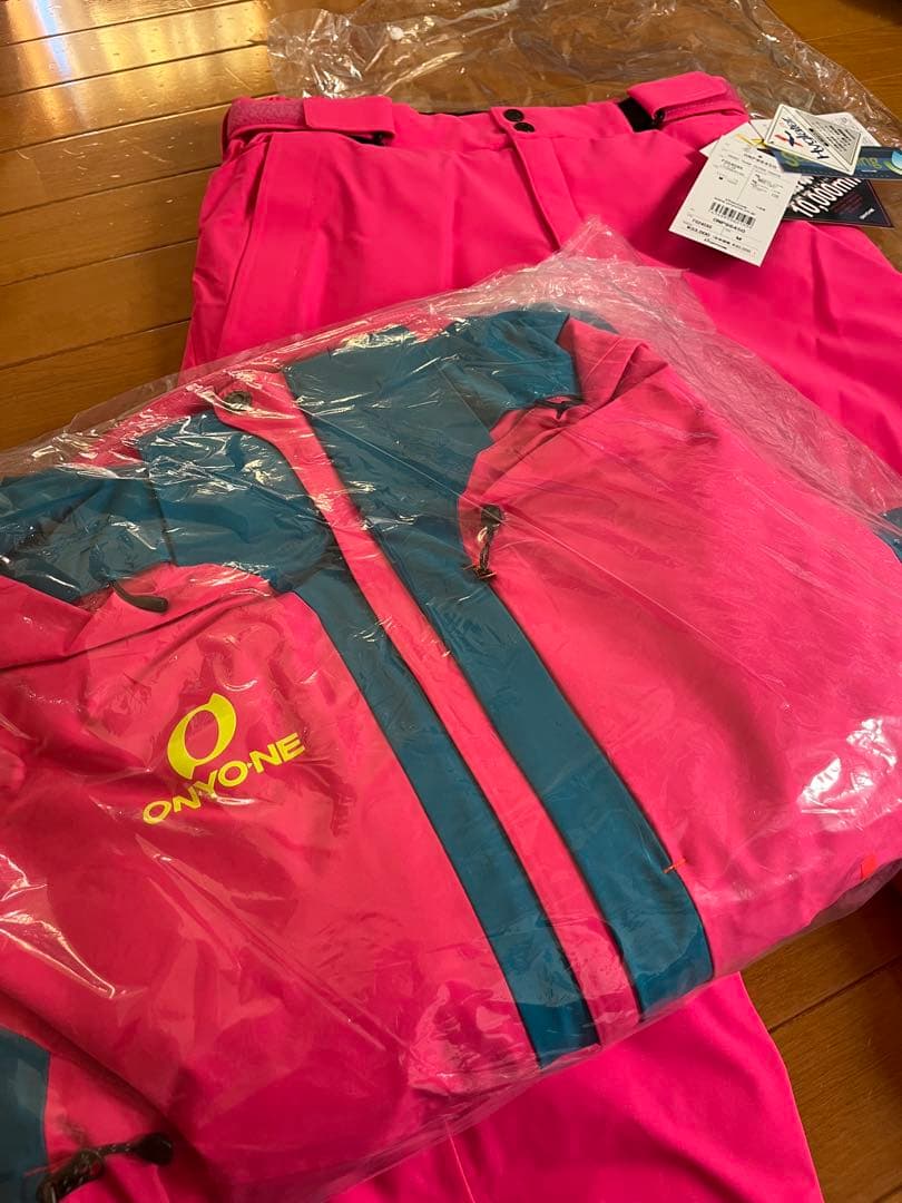 新品【ONYONE】 スキーウェアセット ピンク/ターコイズ