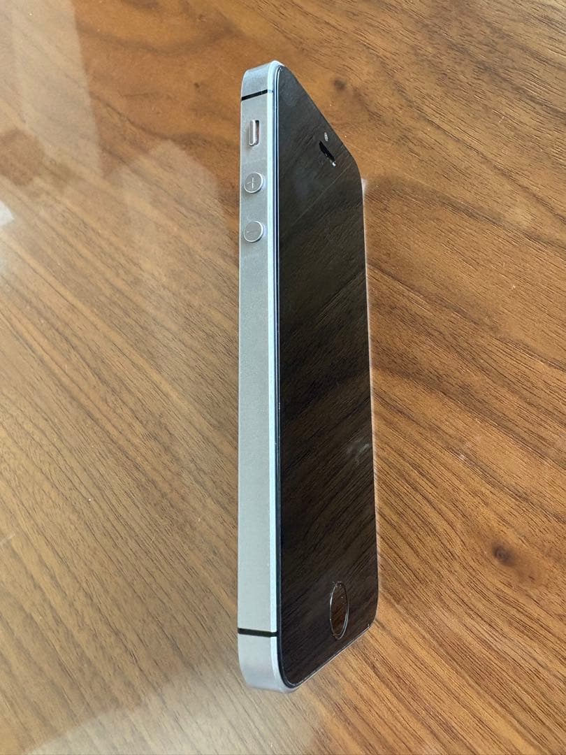 Apple iPhone SE 64GB スペースグレイ