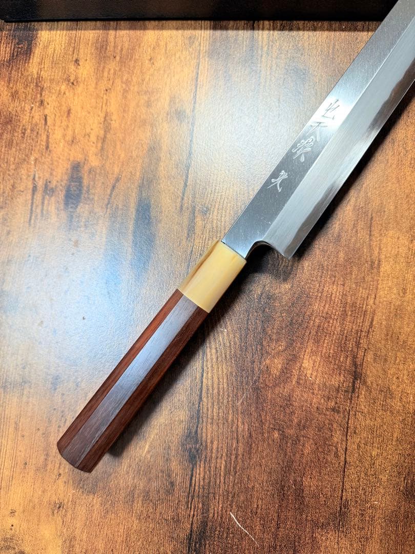 森本光一作　刺身 柳刃 青二鋼 紋鍛錬 尺一　紫檀白水牛八角柄