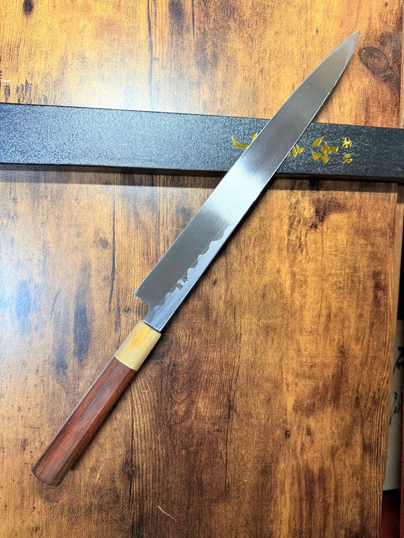 森本光一作　刺身 柳刃 青二鋼 紋鍛錬 尺一　紫檀白水牛八角柄