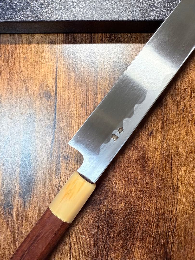 森本光一作　刺身 柳刃 青二鋼 紋鍛錬 尺一　紫檀白水牛八角柄
