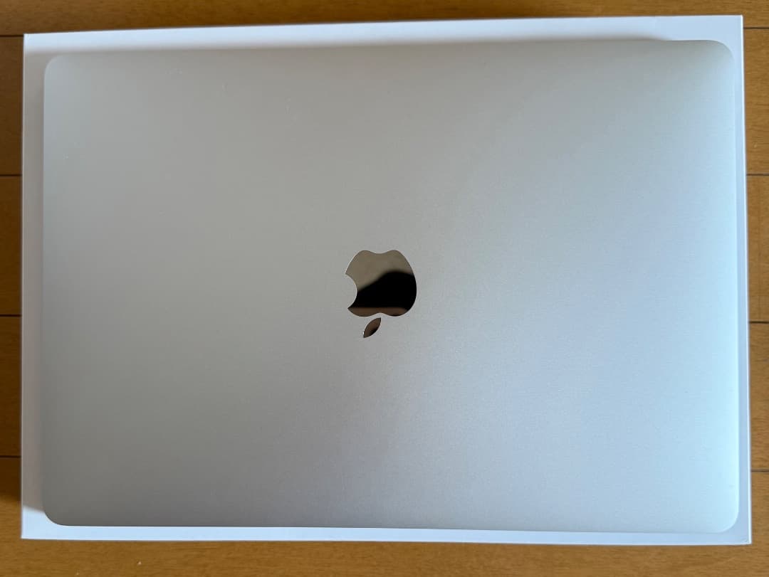 美品 - Macbook Pro 4K - Office 2024 付き