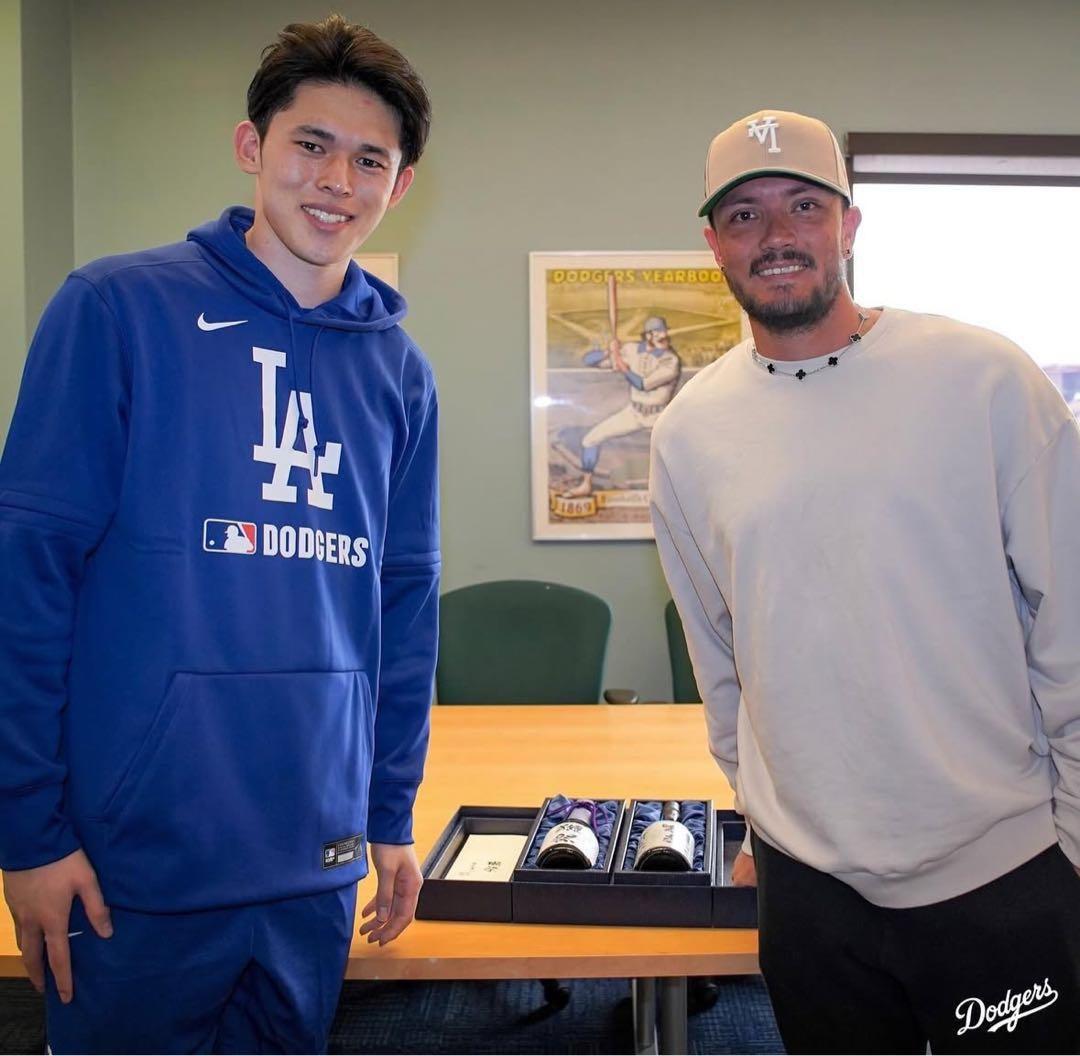 ドジャース　オーセンティックパーカー