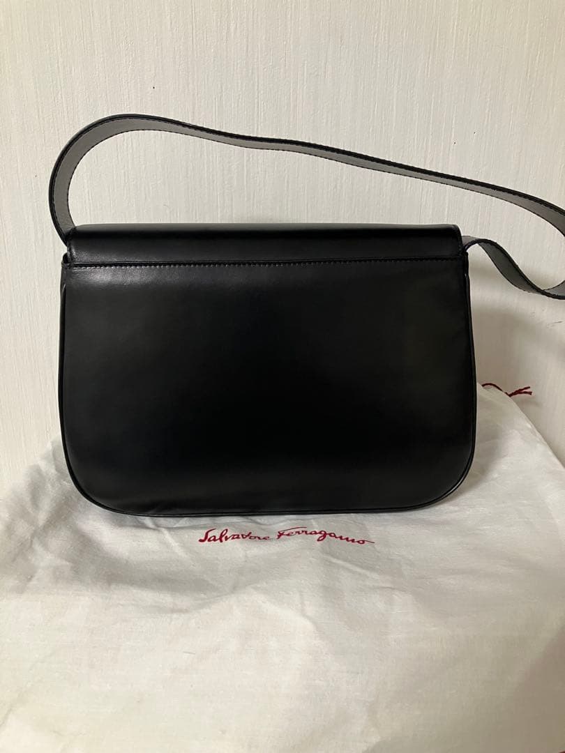 新品未使用　フェラガモ　ショルダーバッグ　AQ-217203