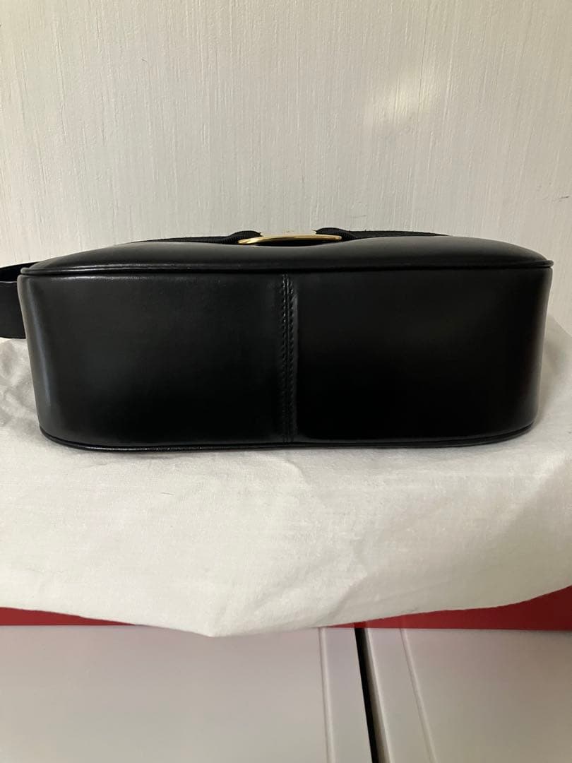 新品未使用　フェラガモ　ショルダーバッグ　AQ-217203