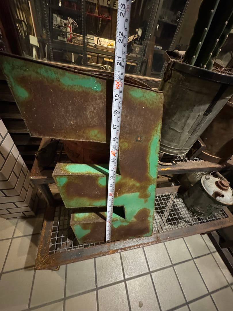 特大ビンテージ　アイアン　アルファベット文字E か3インダストリアル