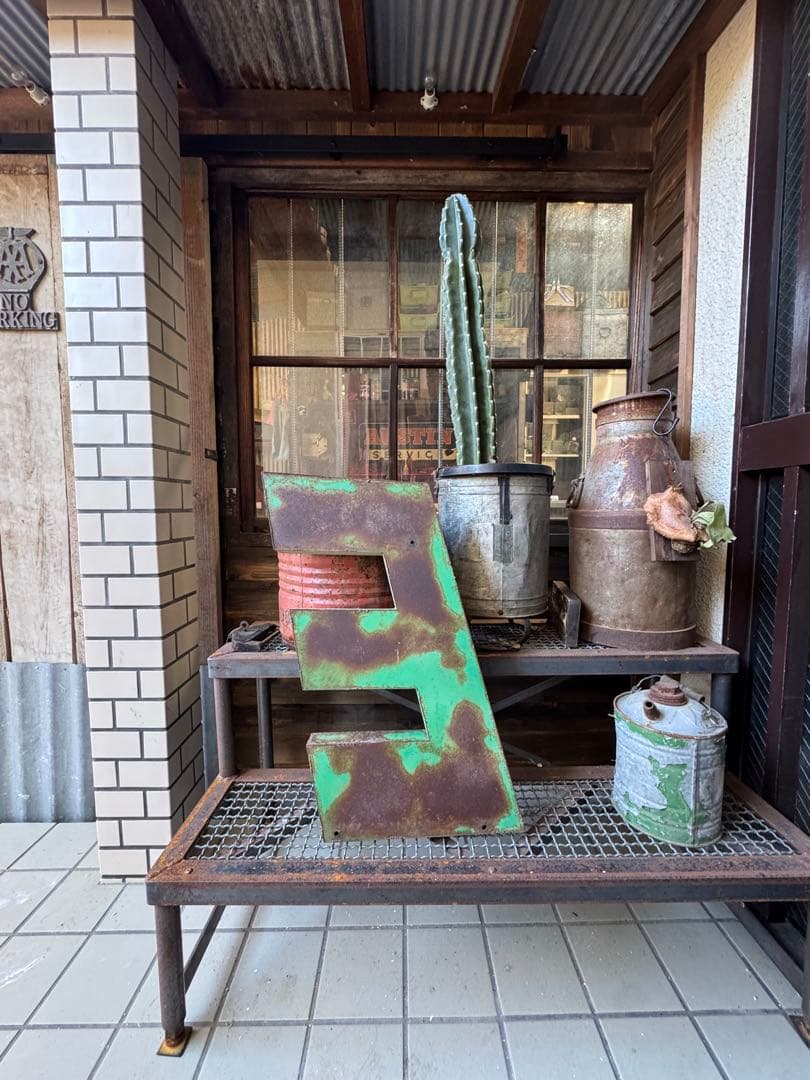 特大ビンテージ　アイアン　アルファベット文字E か3インダストリアル