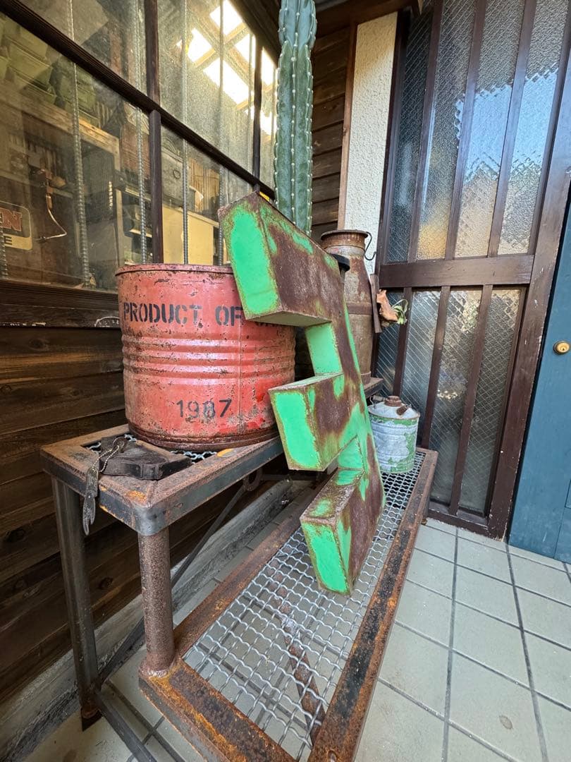 特大ビンテージ　アイアン　アルファベット文字E か3インダストリアル