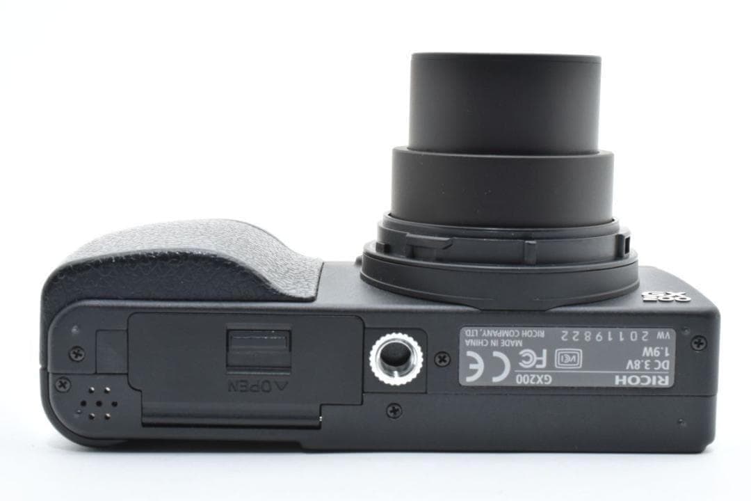 【大人気】RICOH リコー GX200 コンパクト デジタルカメラ コンデジ