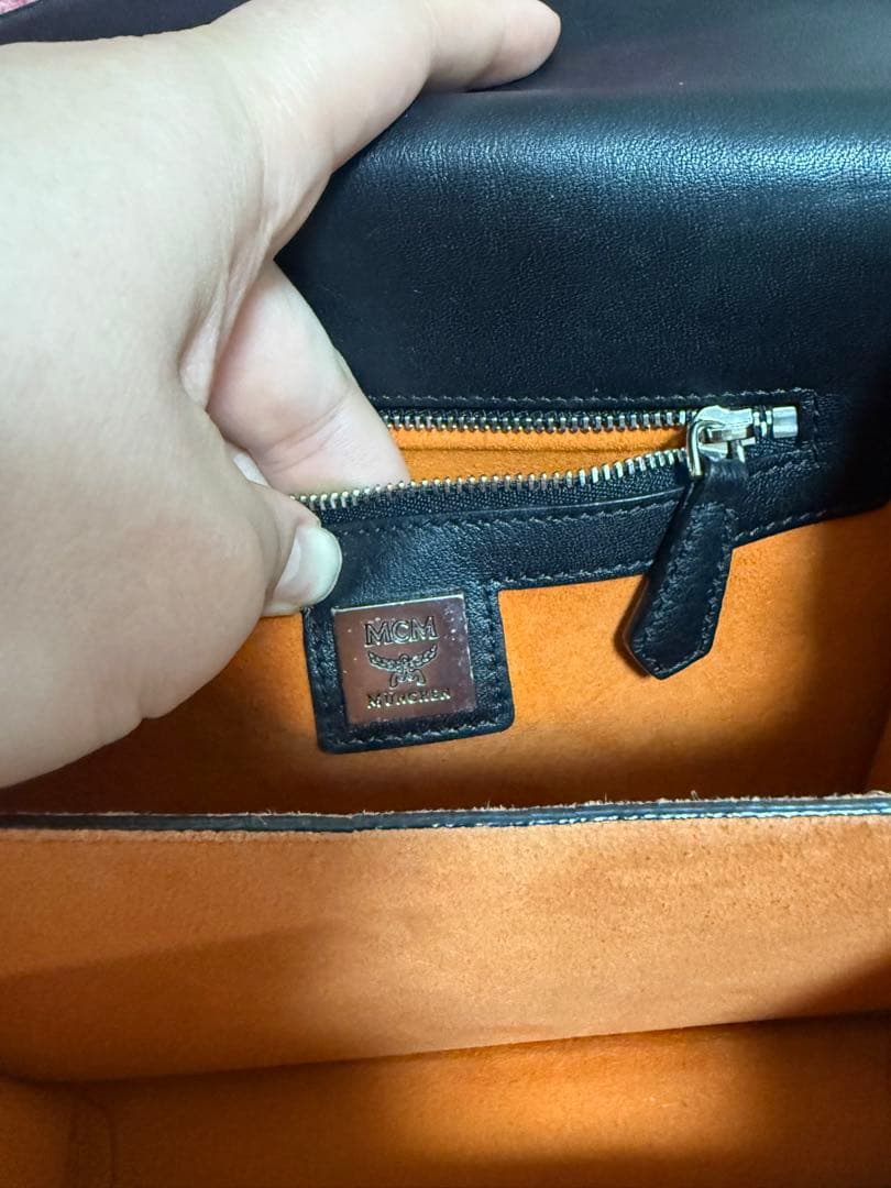 MCM ブラックショルダーバッグ