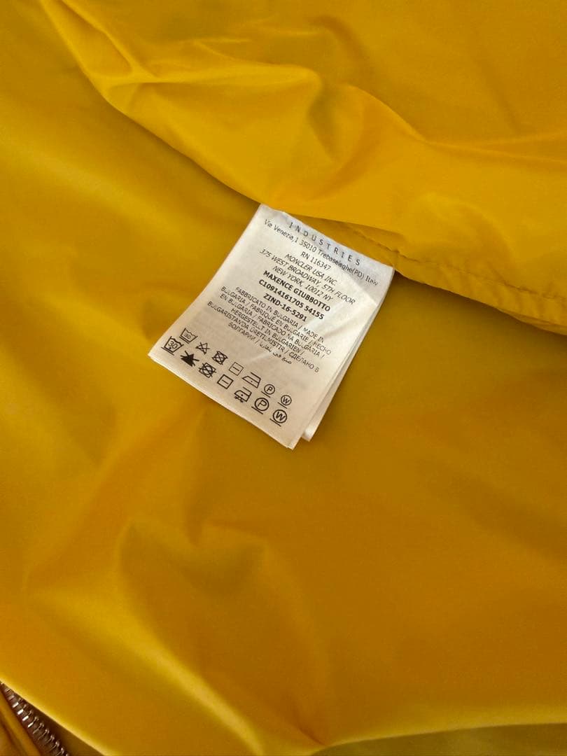 Moncler ナイロンジャケット 黄色　サイズ3