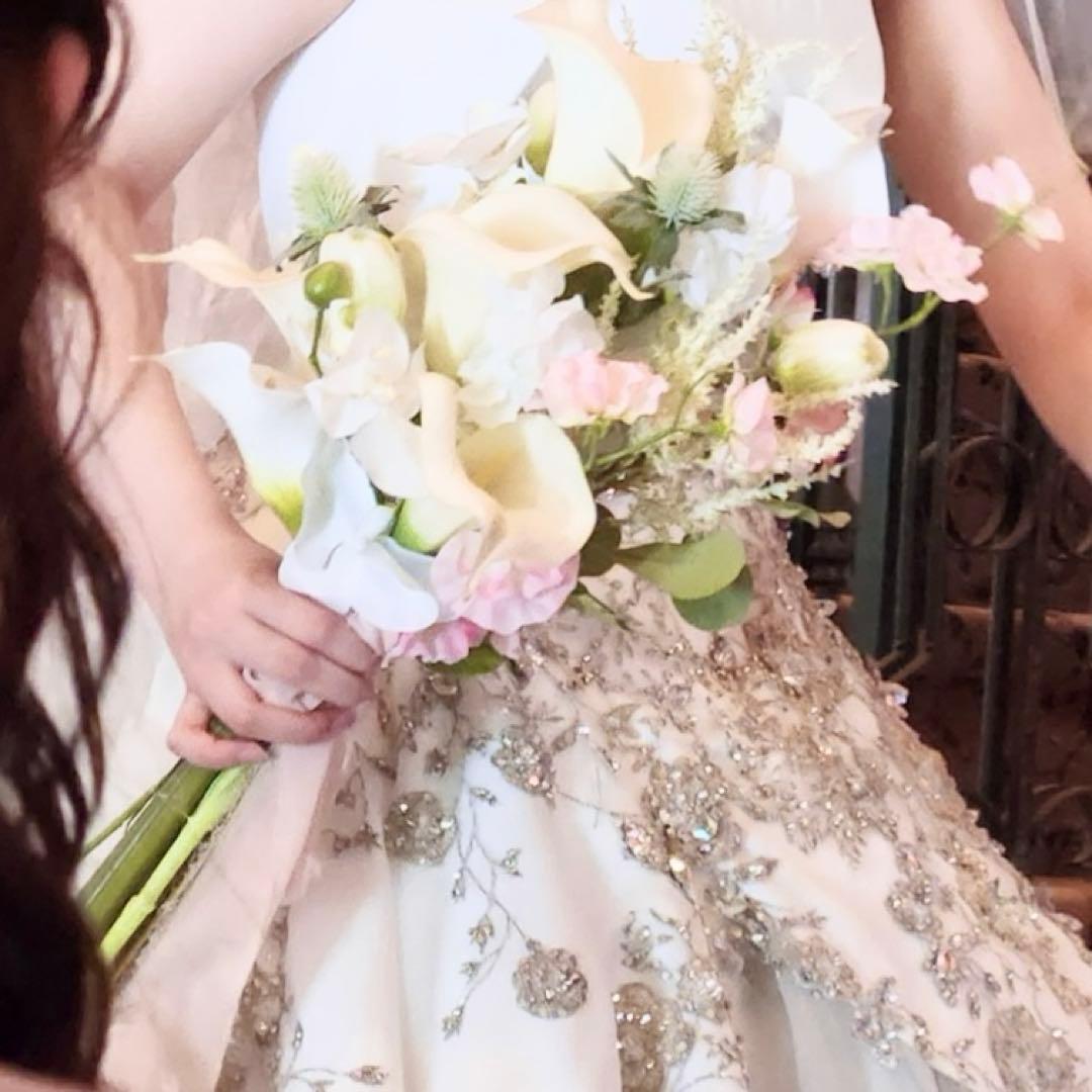 ホワイトピンクの華やかブーケ　カラー　ブーケ　結婚式　ブートニア