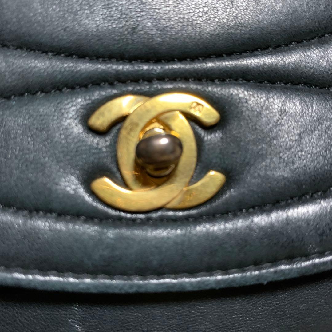 CHANELチェーンショルダーバック