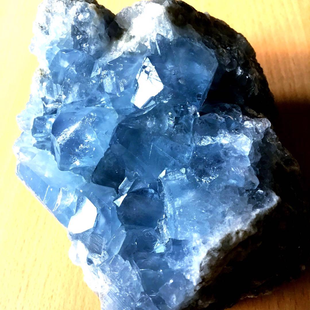 セレスタイト(天青石)クラスター原石　マダガスカル産　浄化　ヒーリング効果　置物