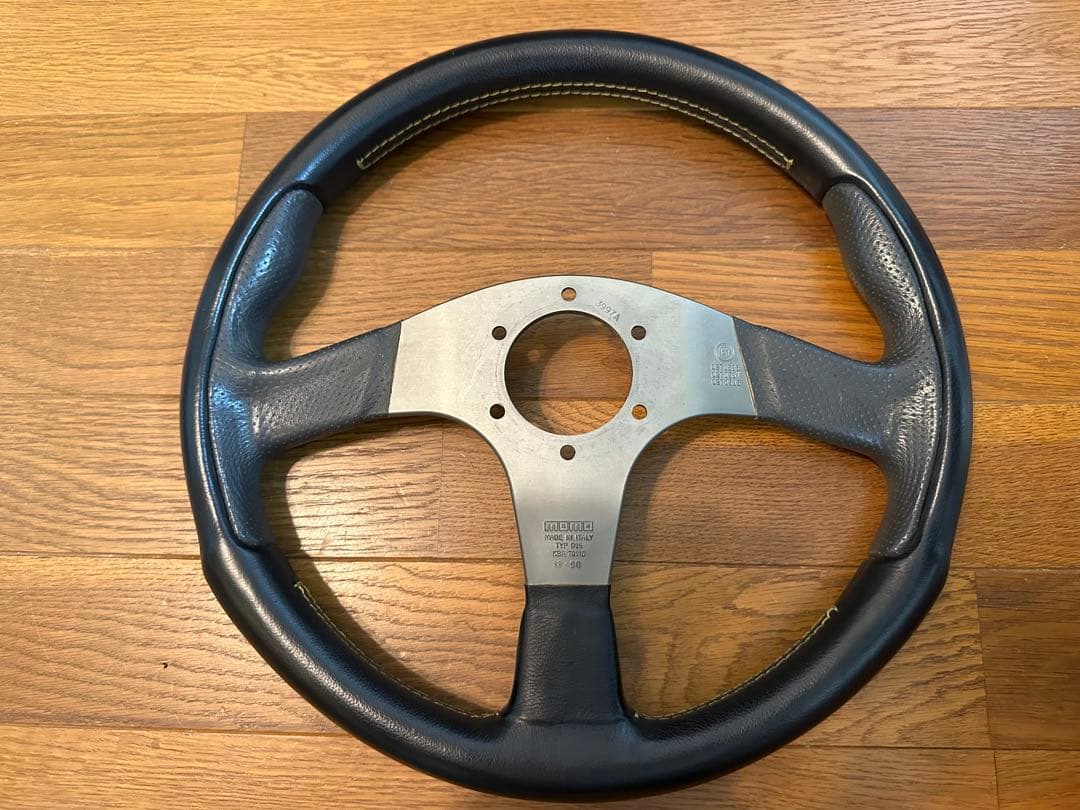 momo falcon 絶版　ホーンスイッチ　アース付き　モモ　ステアリング