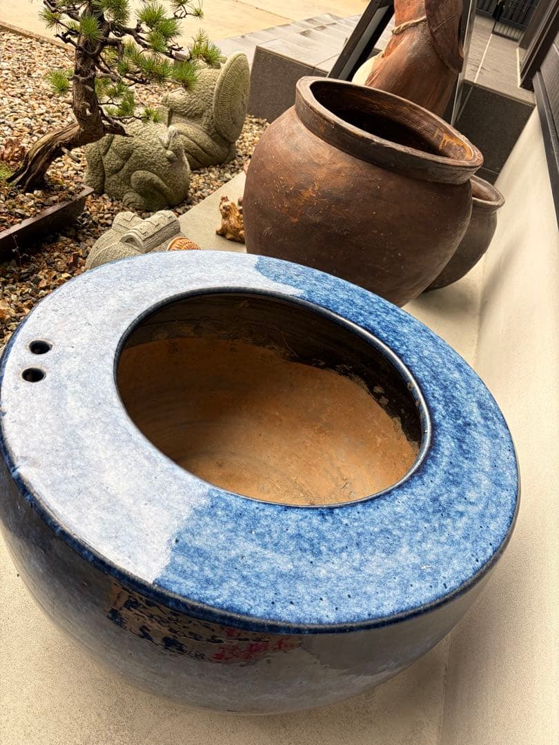 青い陶器の火鉢箸穴付き