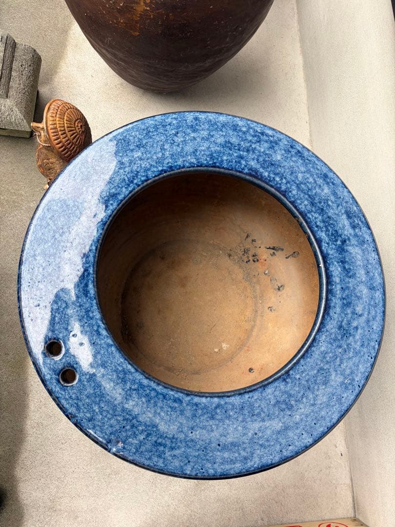 青い陶器の火鉢箸穴付き