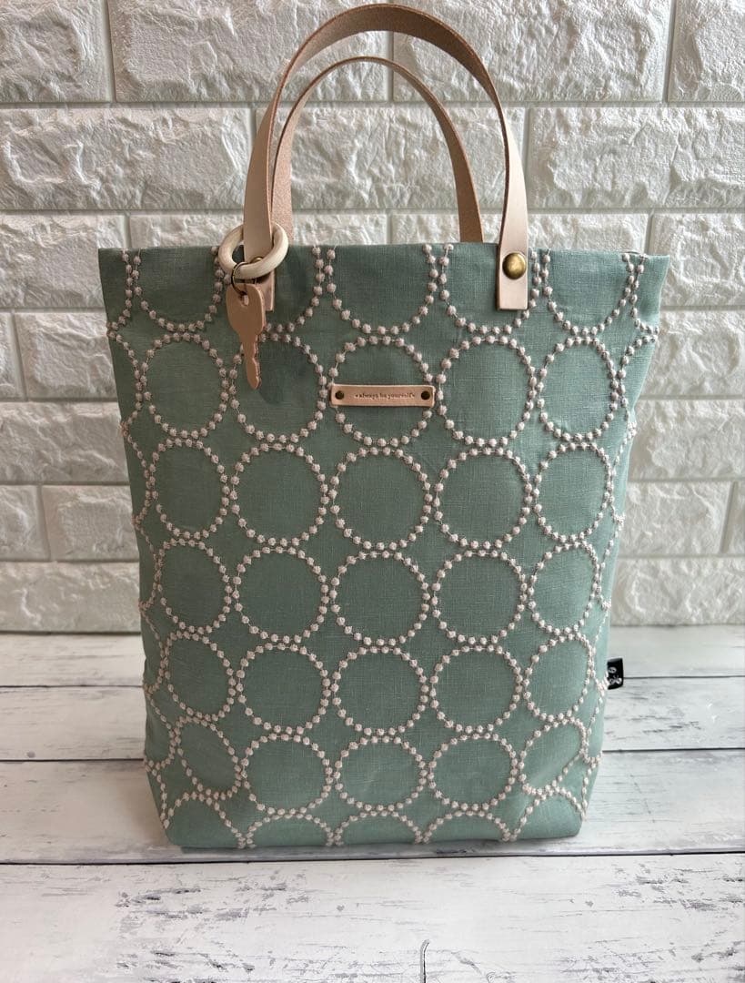 【754】ミナペルホネン　タンバリン　A4縦型トートバッグ　持ち手ヌメ革製