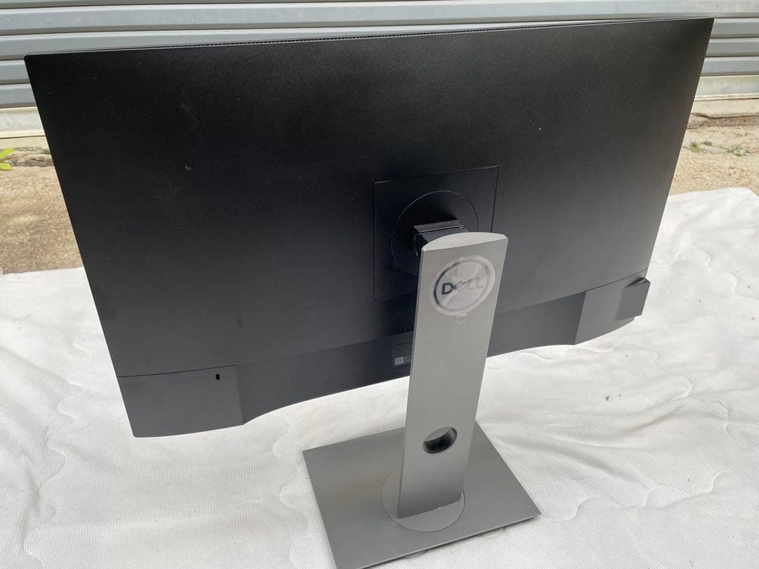 割と綺麗　DELL 27型　液晶ディスプレイモニター　　　　P2719H