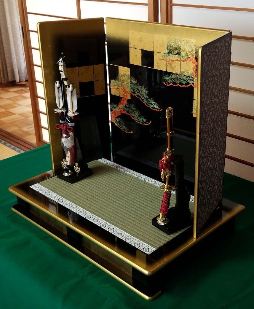 五月人形　新型金箔と松　15号