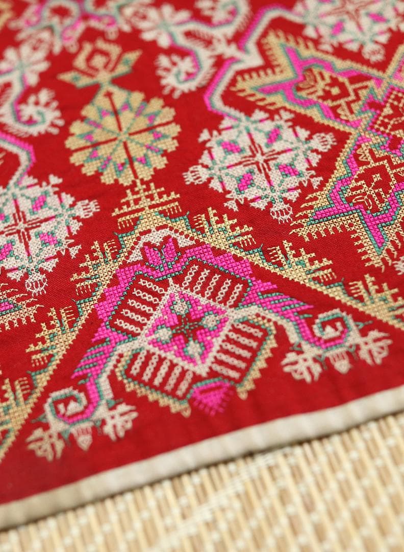 ミャオ族 伝統挑花刺繍 太陽生長紋×花樹文様 手仕事 アンティーク古布 民藝