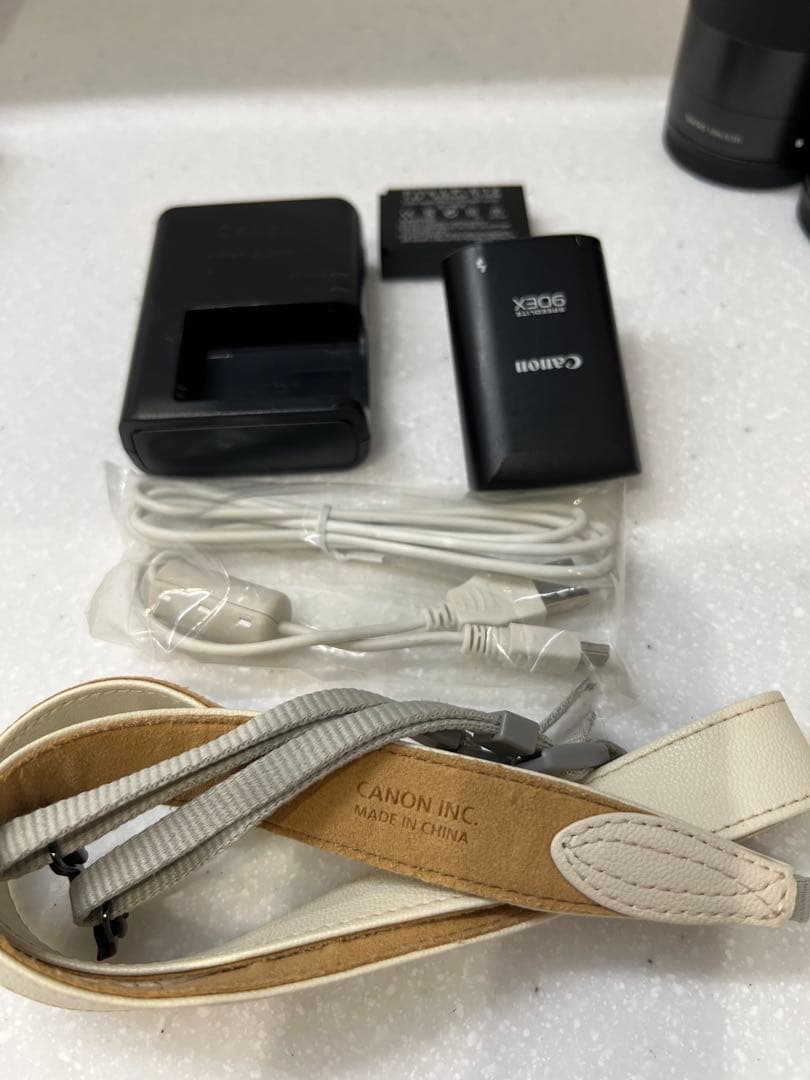 Canon EOS M ホワイト ミラーレスレンズセット55-200mmレンズ付