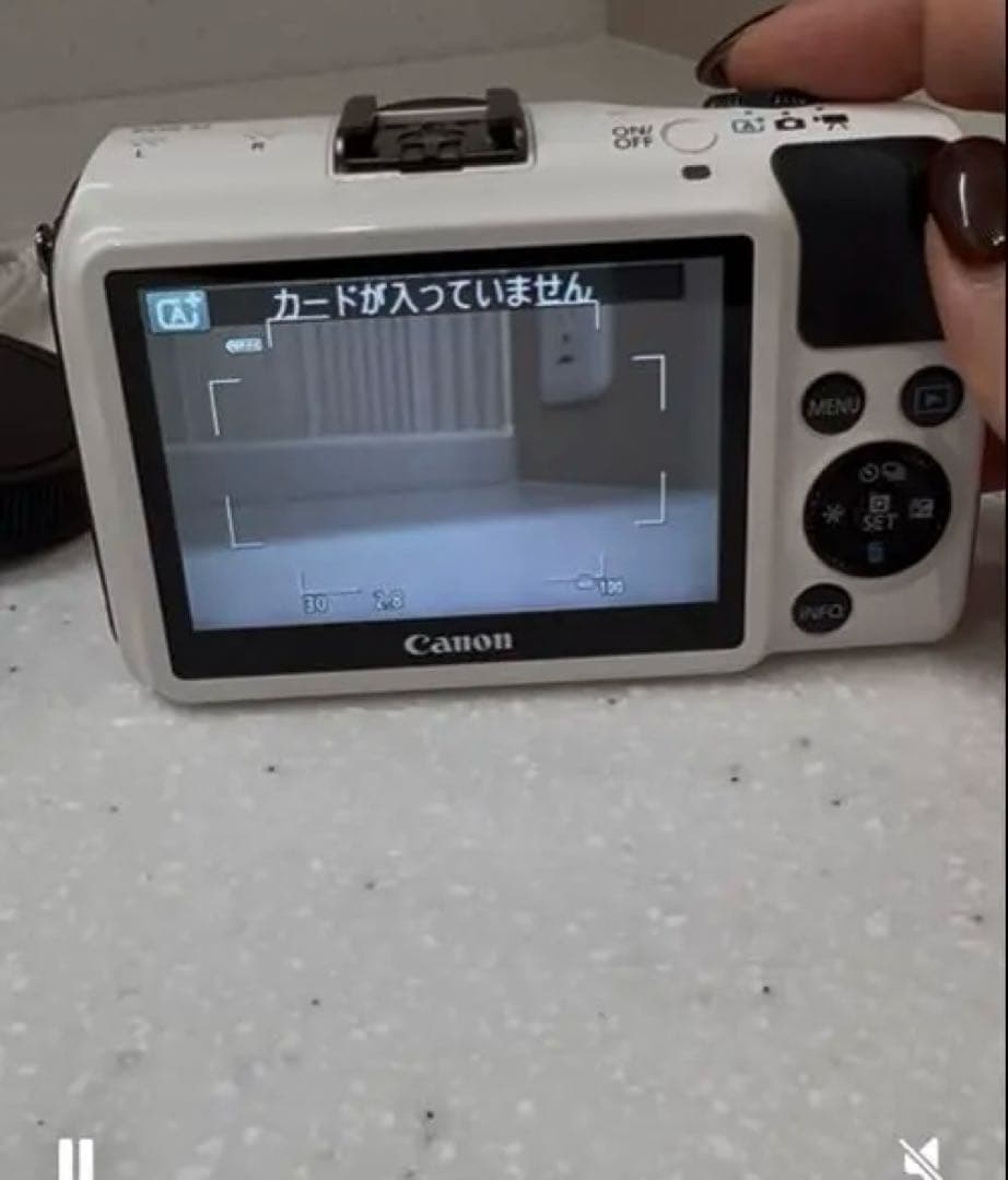 Canon EOS M ホワイト ミラーレスレンズセット55-200mmレンズ付