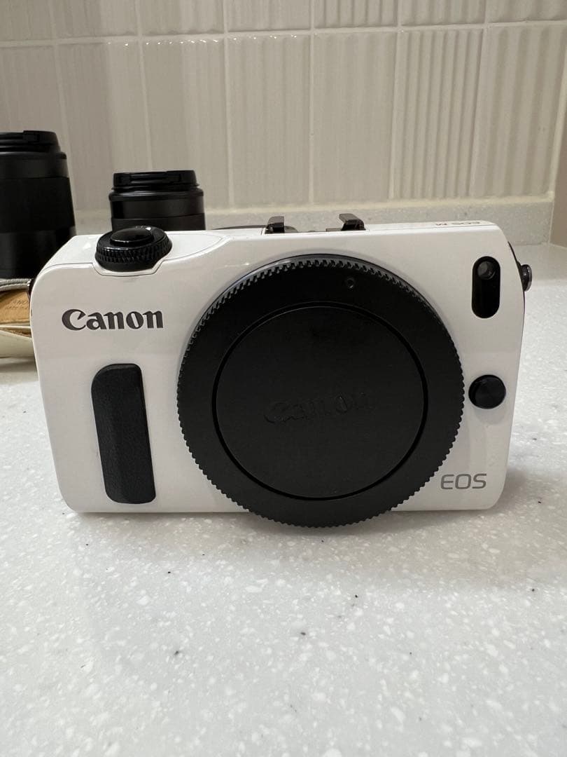 Canon EOS M ホワイト ミラーレスレンズセット55-200mmレンズ付